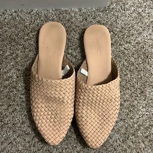 Woven flats